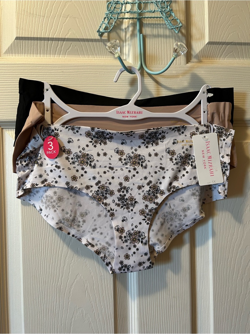 Isaac Mizrahi 1X Women’s 3-Pack Panties in White Floral, Black, and Tan NWT